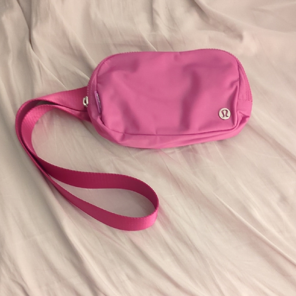 EUC Lululemon Everywhere Belt Bag In Pow Pink